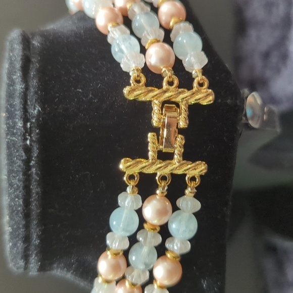 Horne's Vintage Triple Strand Faux Pearl Choker & Pierced Earring Set - Picture 4 of 6